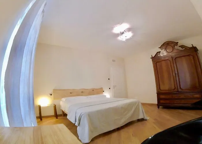 Liberty And Breakfast ゲストハウス ボルゴ・ヴァル・ディ・ターロ